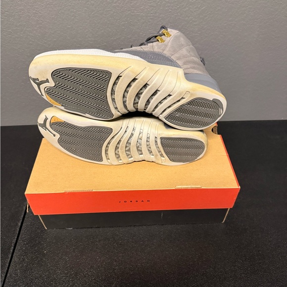 Jordan Athletic Shoes in Gray and Gold - Picture 11 of 12